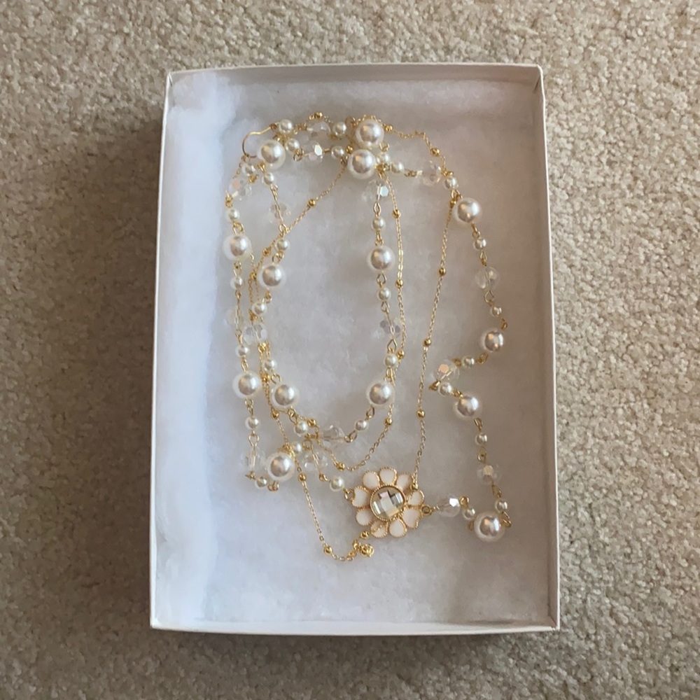 Double strand daisy pearl necklace